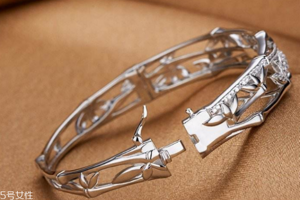 鉑金手鐲一般多少克 不同款式有差距 鉑金手鐲一般多少克 不同款式有差距