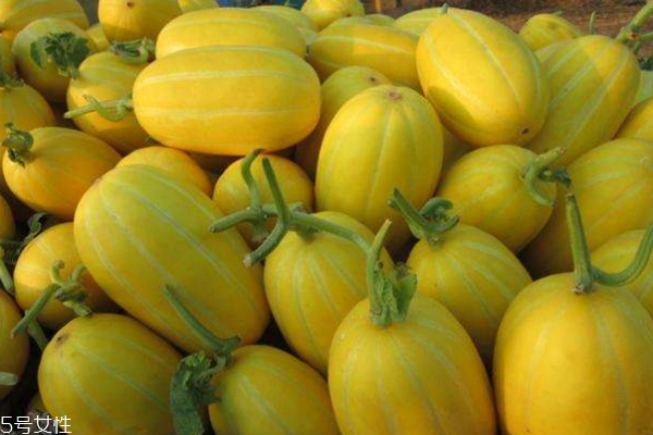 香瓜切開后能放多久 最好當天吃完 香瓜切開后能放多久 最好當天吃完