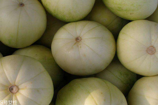 香瓜切開后能放多久 最好當天吃完 香瓜切開后能放多久 最好當天吃完