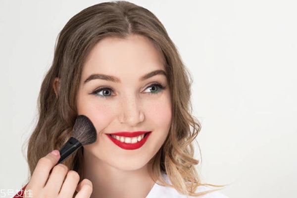 腮紅怎么看顯色度好不好 看看刷5遍的效果 腮紅怎么看顯色度好不好 看看刷5遍的效果