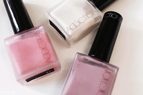 液體腮紅用在哪一步 散粉前用會(huì)更加持久 液體腮紅用在哪一步 散粉前用會(huì)更加持久