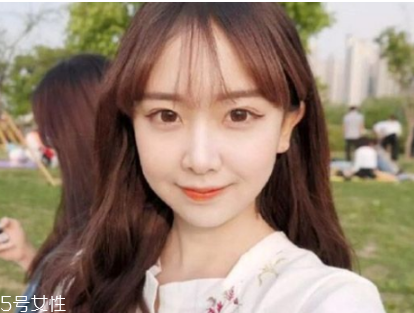 怎么給自己編劉海 編劉海簡單好看的步驟 怎么給自己編劉海 編劉海簡單好看的步驟