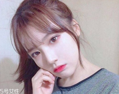 怎么給自己編劉海 編劉海簡單好看的步驟 怎么給自己編劉海 編劉海簡單好看的步驟