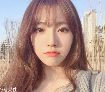 怎么給自己編劉海 編劉海簡單好看的步驟 怎么給自己編劉海 編劉海簡單好看的步驟