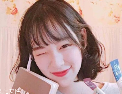 怎么給自己編劉海 編劉海簡單好看的步驟 怎么給自己編劉海 編劉海簡單好看的步驟