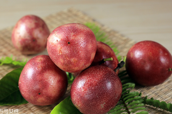 百香果熱量高嗎 有一點(diǎn)高 百香果熱量高嗎 有一點(diǎn)高