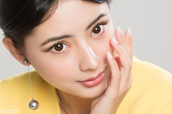 隱形眼鏡基弧大好還是小好 一般是寧大勿小 隱形眼鏡基弧大好還是小好 一般是寧大勿小