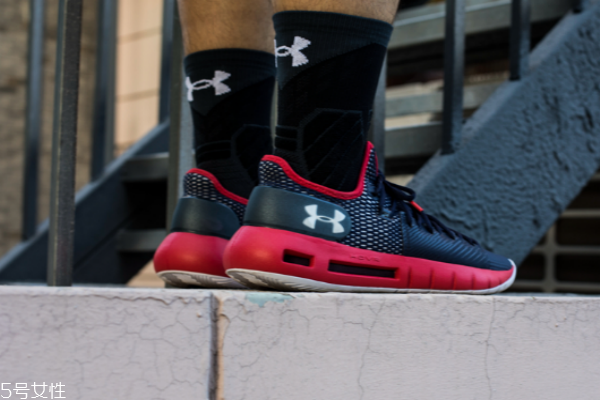 安德瑪hovr havoc籃球鞋測評 零重力腳感非凡 安德瑪hovr havoc籃球鞋測評 零重力腳感非凡