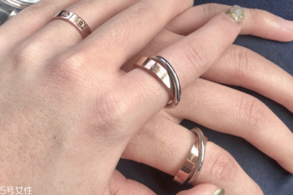 情侶戒指刻什么字好 愛的見證 情侶戒指刻什么字好 愛的見證