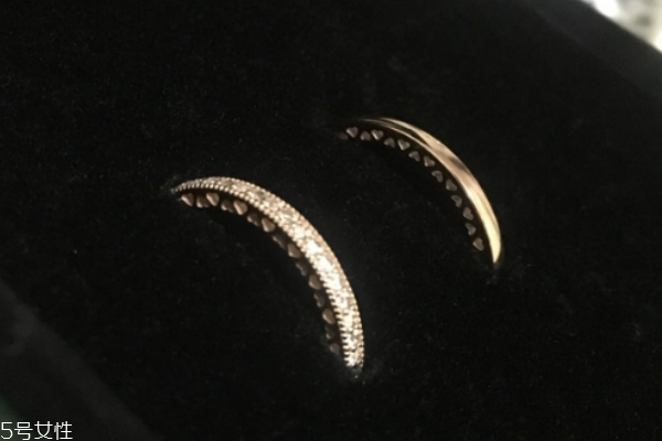 情侶戒指刻什么字好 愛的見證 情侶戒指刻什么字好 愛的見證