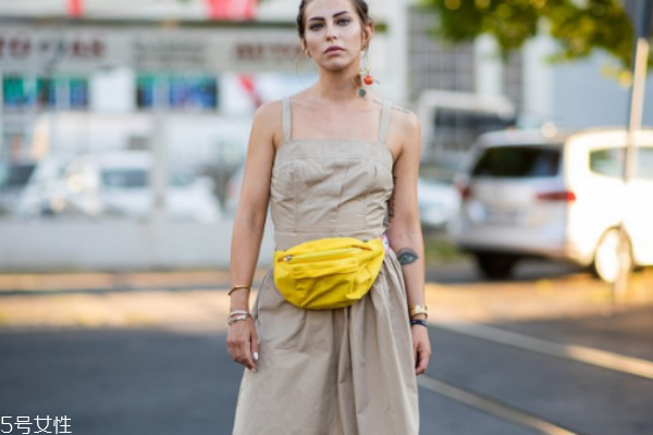 淺駝色衣服搭配圖片 時髦百搭首選 淺駝色衣服搭配圖片 時髦百搭首選