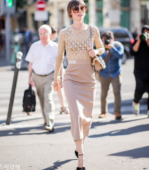 淺駝色衣服搭配圖片 時髦百搭首選 淺駝色衣服搭配圖片 時髦百搭首選