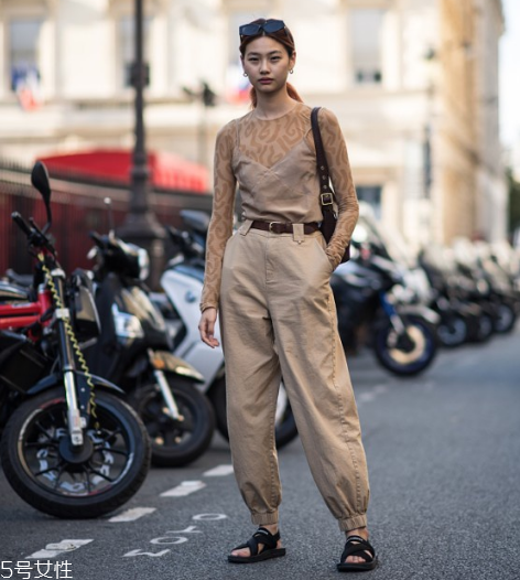 淺駝色衣服搭配圖片 時髦百搭首選 淺駝色衣服搭配圖片 時髦百搭首選