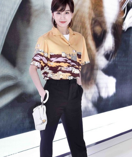 淺駝色衣服搭配圖片 時髦百搭首選 淺駝色衣服搭配圖片 時髦百搭首選