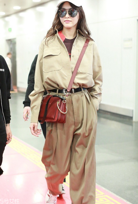 淺駝色衣服搭配圖片 時髦百搭首選 淺駝色衣服搭配圖片 時髦百搭首選