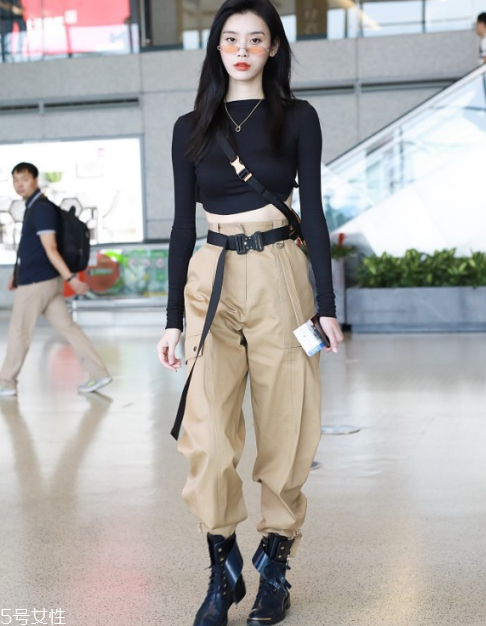 淺駝色衣服搭配圖片 時髦百搭首選 淺駝色衣服搭配圖片 時髦百搭首選