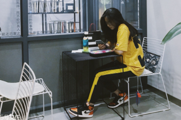 aj1絲綢扣碎怎么打理 護理方法很關(guān)鍵