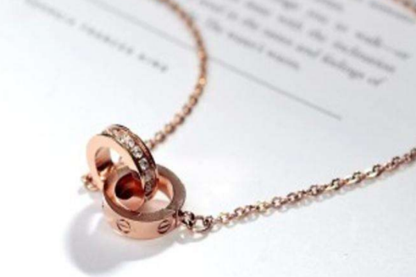 彩金項鏈配什么吊墜 這幾款都很好看 彩金項鏈配什么吊墜 這幾款都很好看