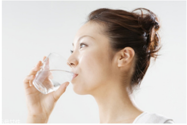 白開水放多久不能喝 隔夜白開水的危害 白開水放多久不能喝 隔夜白開水的危害