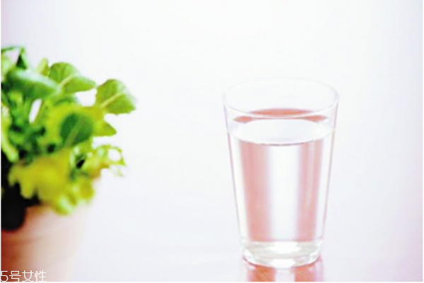 白開水喝多了有什么危害 白開水的妙用 白開水喝多了有什么危害 白開水的妙用