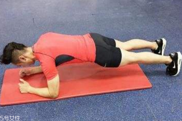 腰間盤突出能做平板支撐嗎 動(dòng)作要規(guī)范