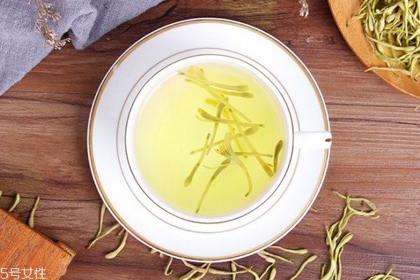 金銀花茶為什么會(huì)變綠 原來(lái)是因?yàn)檫@個(gè)