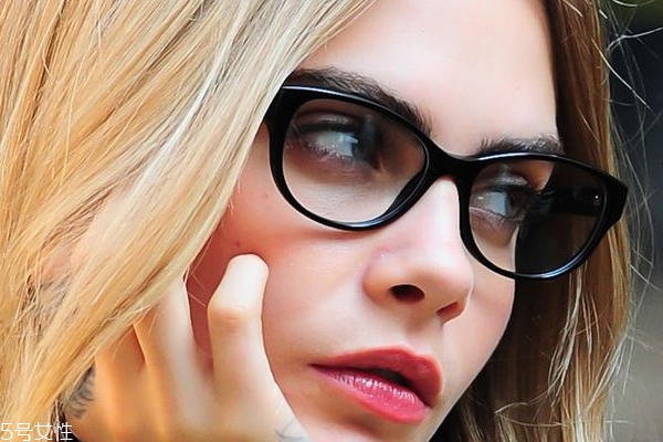 女生高度近視怎么化妝 眼睛不縮小6tips 女生高度近視怎么化妝 眼睛不縮小6tips