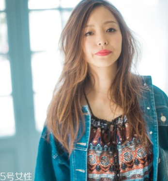 卷發(fā)怎么打理自然又卷 這些小技巧你要學(xué)會(huì) 卷發(fā)怎么打理自然又卷 這些小技巧你要學(xué)會(huì)