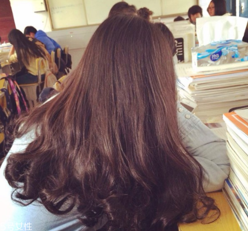 卷發(fā)怎么打理自然又卷 這些小技巧你要學(xué)會(huì) 卷發(fā)怎么打理自然又卷 這些小技巧你要學(xué)會(huì)