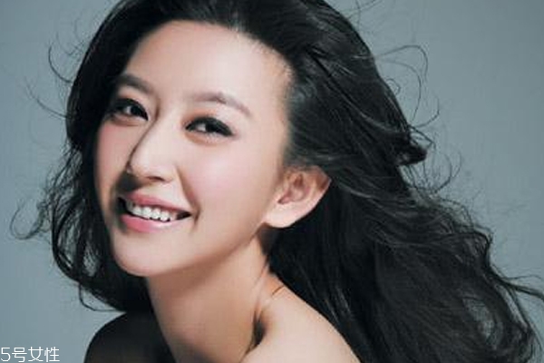 月拋美瞳適合新手嗎 月拋美瞳含水量多高 月拋美瞳適合新手嗎 月拋美瞳含水量多高