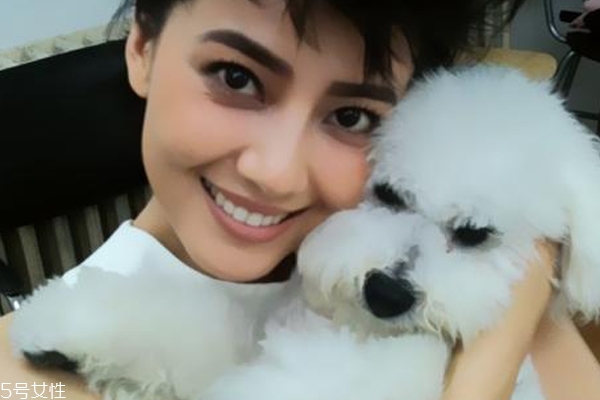 月拋美瞳適合新手嗎 月拋美瞳含水量多高 月拋美瞳適合新手嗎 月拋美瞳含水量多高