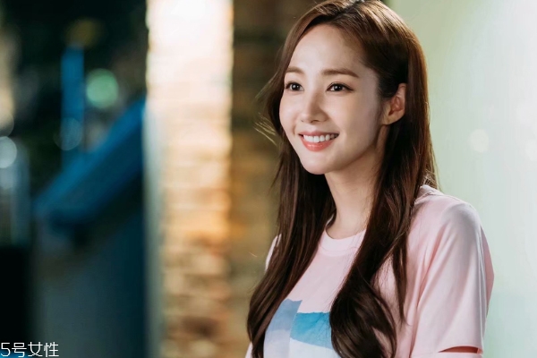 杏色腮紅適合什么膚色 能給黃皮能提亮膚色 杏色腮紅適合什么膚色 能給黃皮能提亮膚色