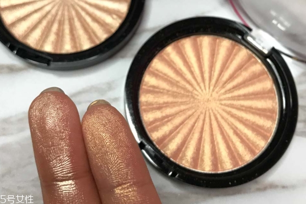 金色腮紅適合什么膚色 能中和黑皮的暗沉感 金色腮紅適合什么膚色 能中和黑皮的暗沉感