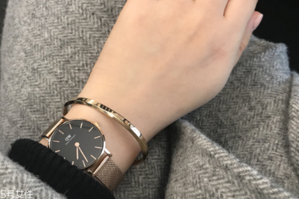 dw手鐲正品多少錢(qián) 腕間精致之美