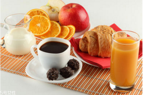 拉肚子飲食應(yīng)該注意什么 拉肚子飲食應(yīng)該注意什么