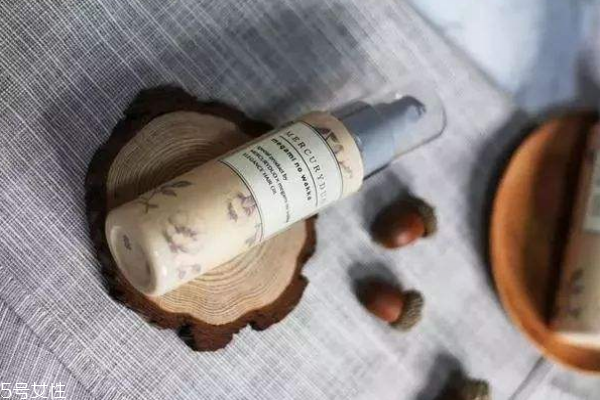 護(hù)發(fā)精油怎么看質(zhì)量好壞 劣質(zhì)貨有4個(gè)特點(diǎn) 護(hù)發(fā)精油怎么看質(zhì)量好壞 劣質(zhì)貨有4個(gè)特點(diǎn)