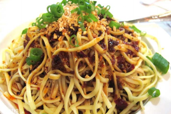 涼面可以過冷水嗎 涼白開更衛(wèi)生 涼面可以過冷水嗎 涼白開更衛(wèi)生