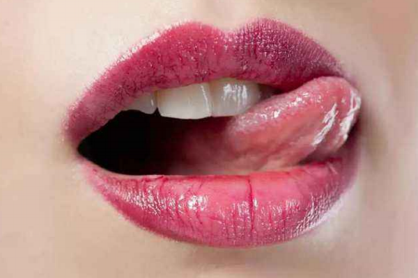 秋冬季嘴唇干裂脫皮怎么辦 秋冬季嘴唇干裂脫皮怎么辦