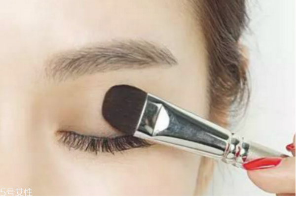 補妝怎么補 6個補妝技巧還你一整天精致裝妝容 補妝怎么補 6個補妝技巧還你一整天精致裝妝容