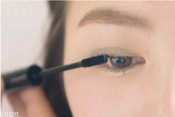 補妝怎么補 6個補妝技巧還你一整天精致裝妝容 補妝怎么補 6個補妝技巧還你一整天精致裝妝容