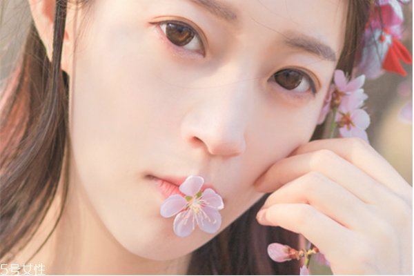 中午睡覺起來怎么補妝 快速補妝技巧