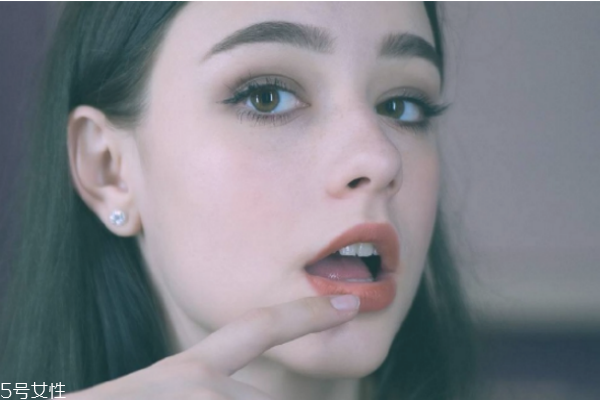 定妝噴霧適合哪個季節(jié) 油皮干皮妝容大拯救 定妝噴霧適合哪個季節(jié) 油皮干皮妝容大拯救