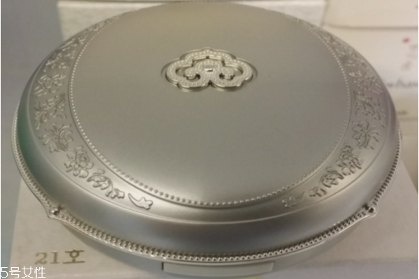 韓國氣墊哪個(gè)好用 當(dāng)下最火爆的9款氣墊粉底 韓國氣墊哪個(gè)好用 當(dāng)下最火爆的9款氣墊粉底