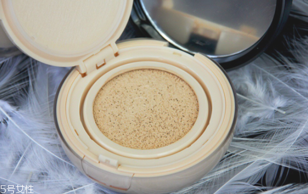 韓國氣墊哪個(gè)好用 當(dāng)下最火爆的9款氣墊粉底 韓國氣墊哪個(gè)好用 當(dāng)下最火爆的9款氣墊粉底