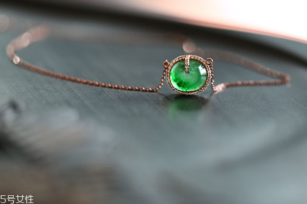 鎖骨鏈和項鏈的區(qū)別 不是同一種物品 鎖骨鏈和項鏈的區(qū)別 不是同一種物品