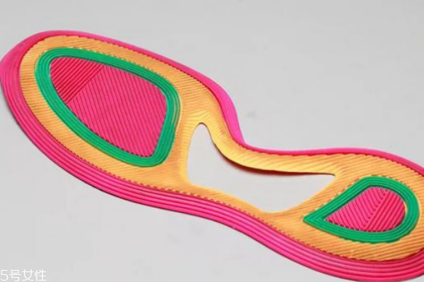 阿迪達(dá)斯羅斯9拆解 從細(xì)節(jié)了解配置 阿迪達(dá)斯羅斯9拆解 從細(xì)節(jié)了解配置