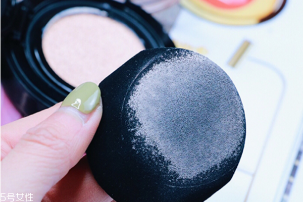 美寶蓮黑金氣墊價(jià)格多少錢 美寶蓮黑金氣墊測評(píng)