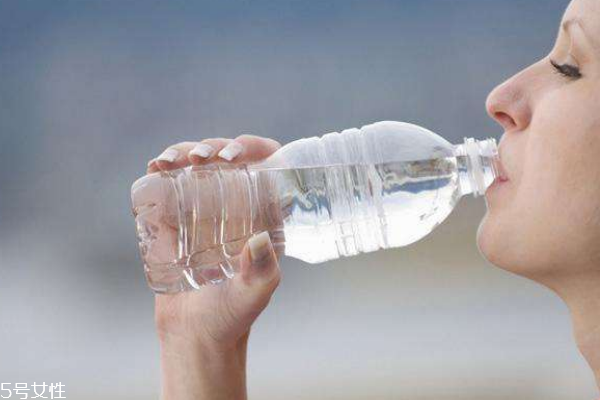 感冒咳嗽時(shí)飲食方面需注意 感冒咳嗽時(shí)飲食方面需注意