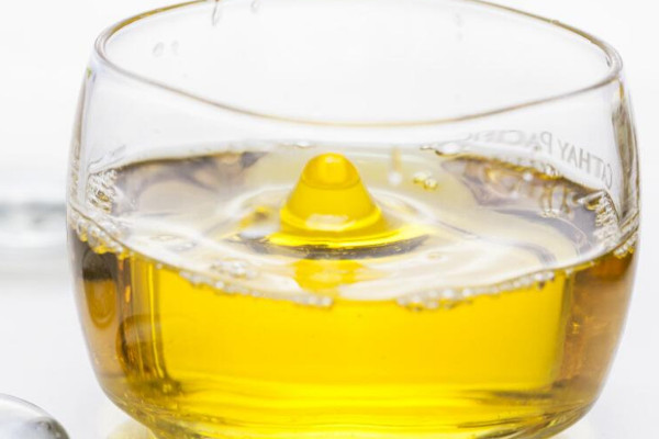 正宗山茶油多少錢一斤？從這4個方面來辨別真假性