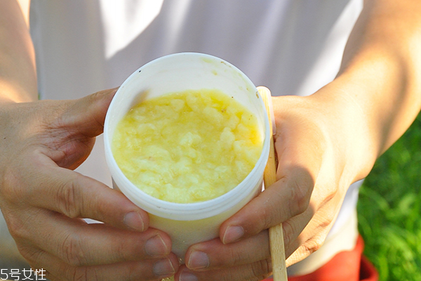 蜂王漿有豐胸效果嗎 能促進(jìn)胸部生長發(fā)育 蜂王漿有豐胸效果嗎 能促進(jìn)胸部生長發(fā)育